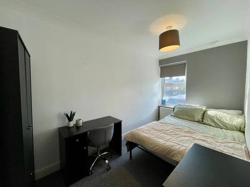 Charming 2 Bed Student House // Aug 2026 - Image 7